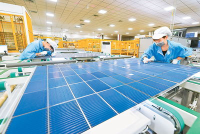 技術(shù)引領(lǐng)未來(lái) 中國(guó)光伏產(chǎn)業(yè)連續(xù)破紀(jì)錄，科技公司成創(chuàng)新引擎
